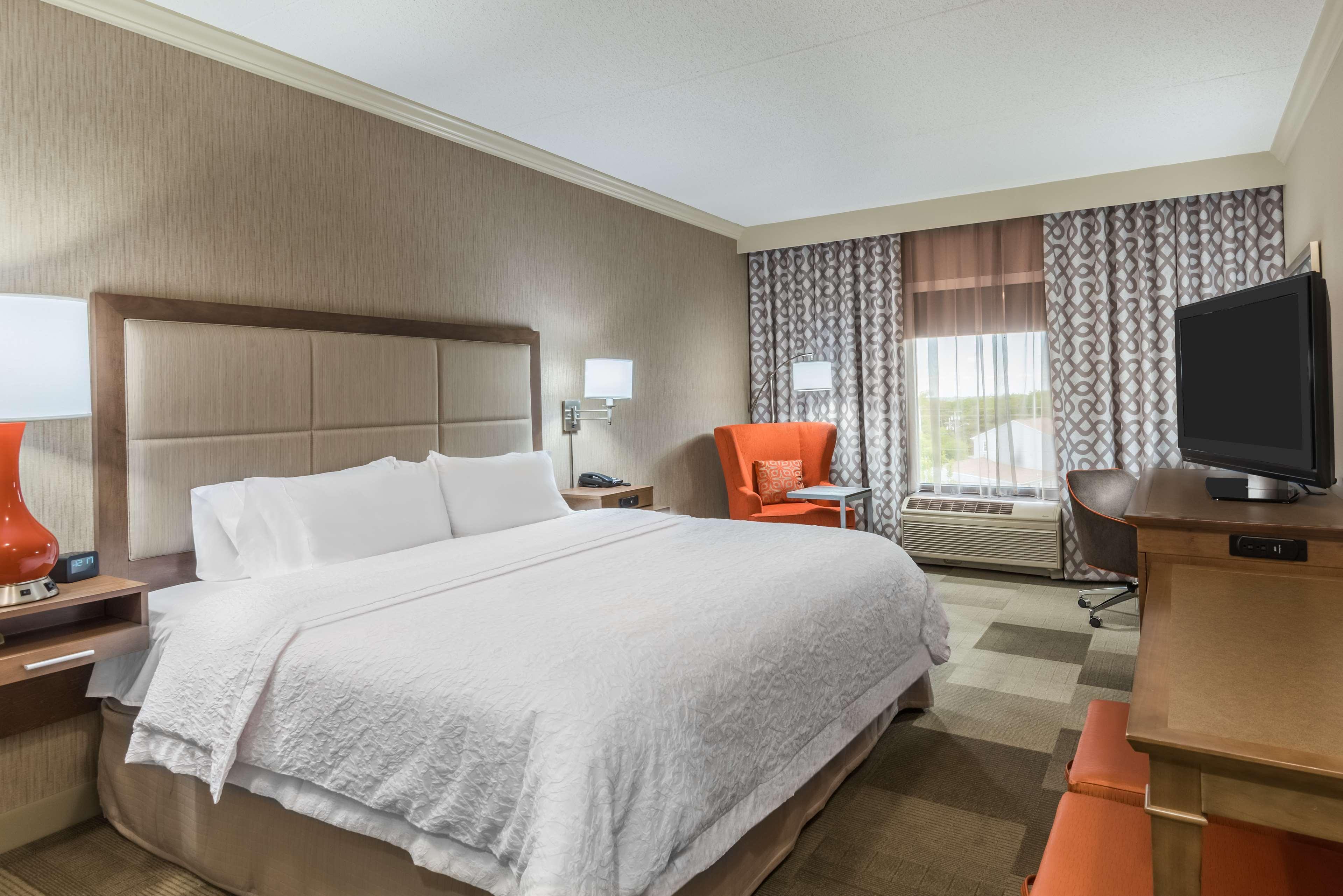 Hampton Inn Coventry-Warwick Area Экстерьер фото