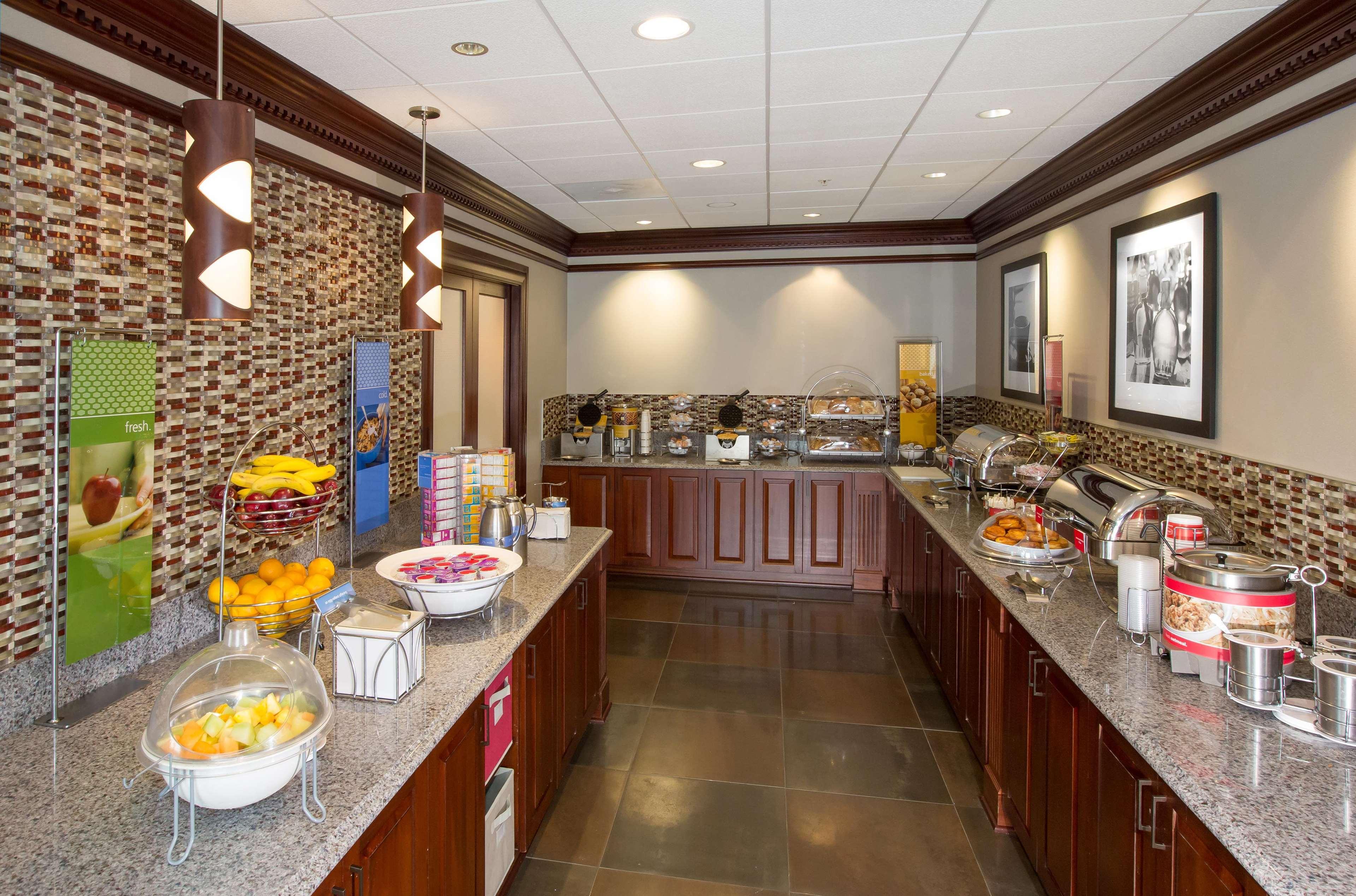 Hampton Inn Coventry-Warwick Area Экстерьер фото