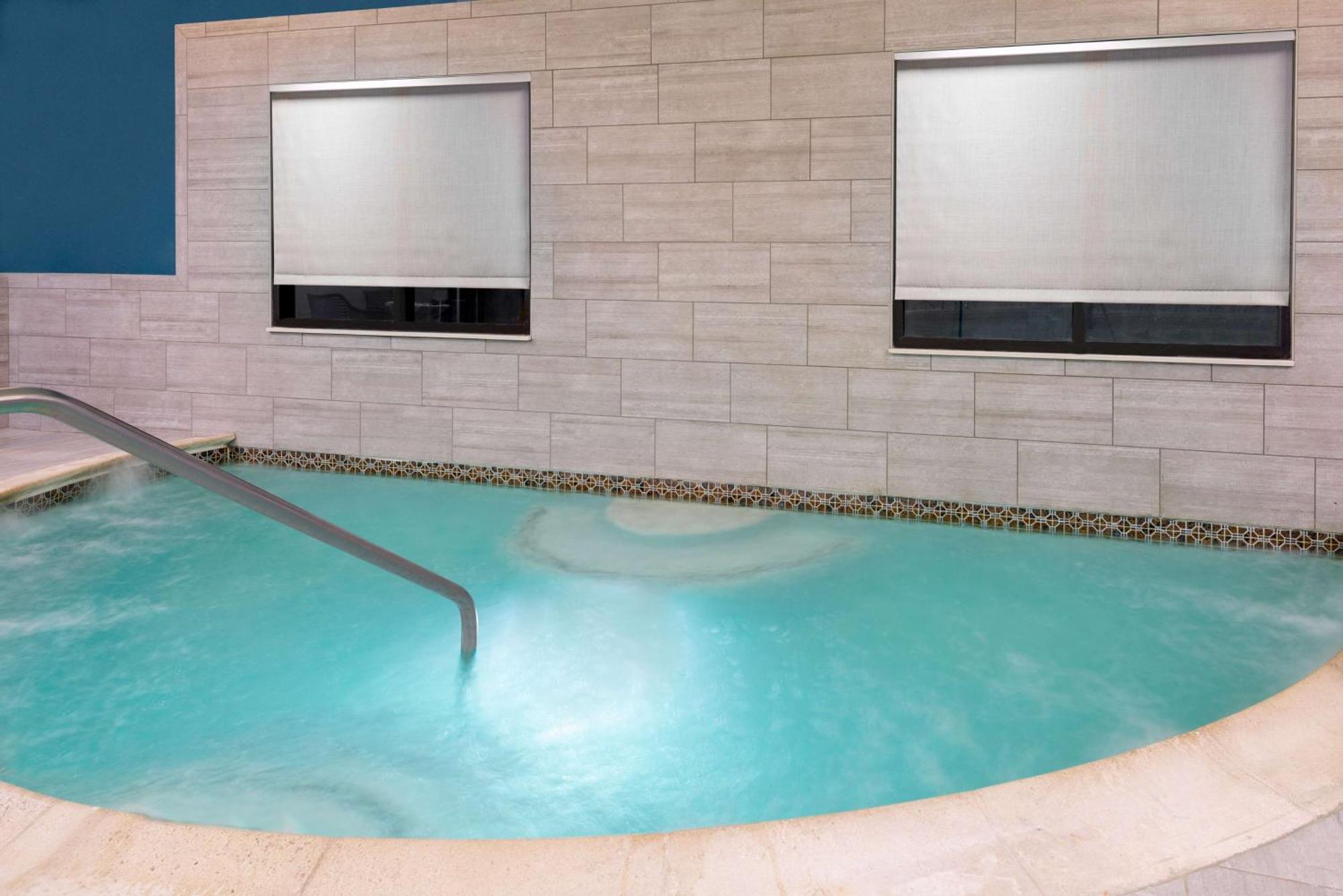 Hampton Inn Coventry-Warwick Area Экстерьер фото