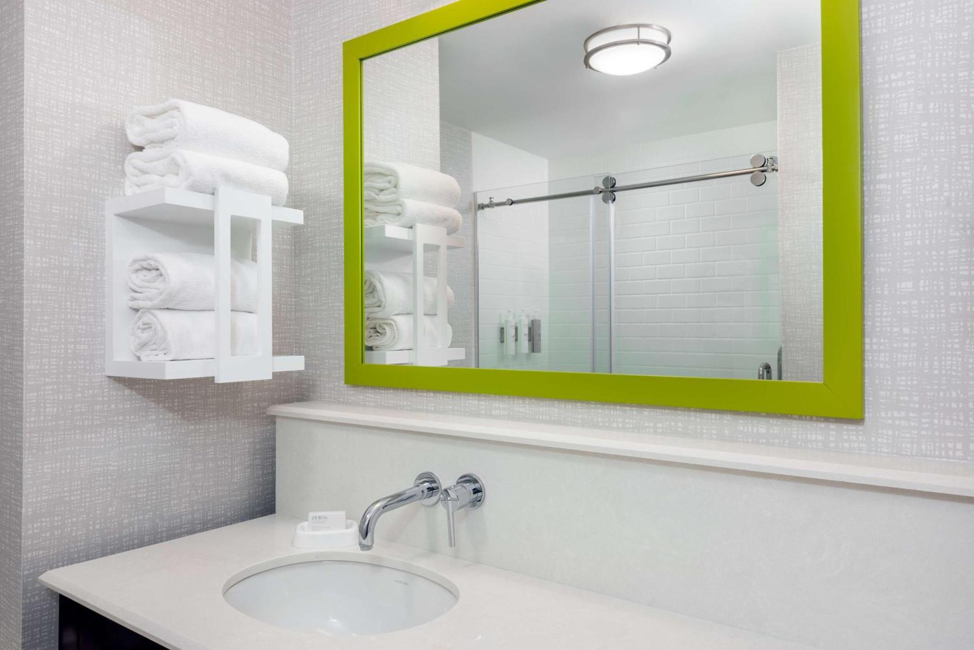 Hampton Inn Coventry-Warwick Area Экстерьер фото