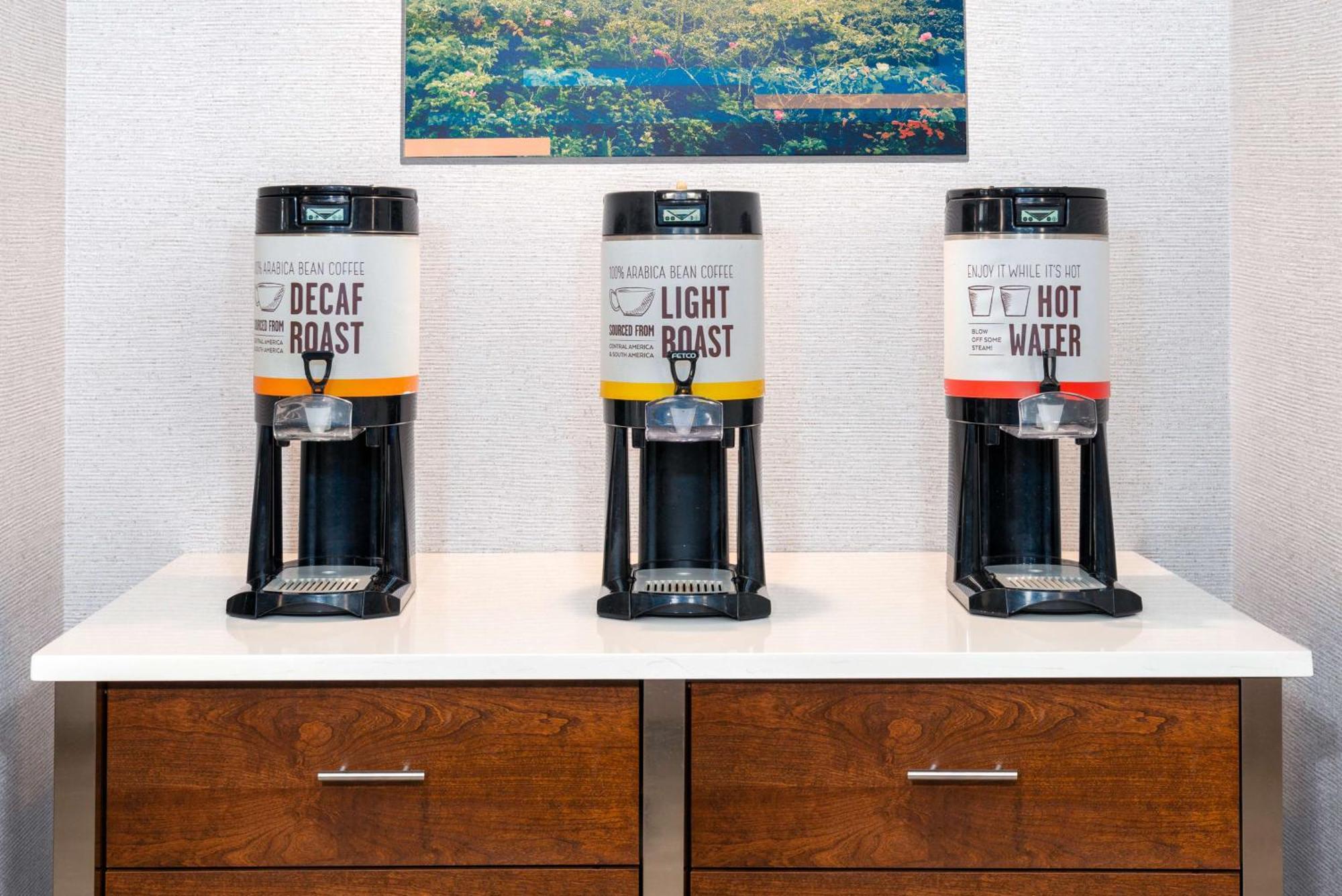 Hampton Inn Coventry-Warwick Area Экстерьер фото