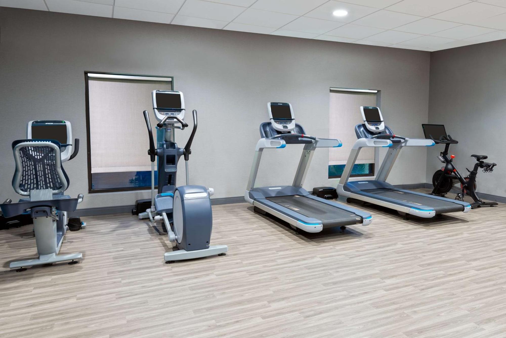 Hampton Inn Coventry-Warwick Area Экстерьер фото