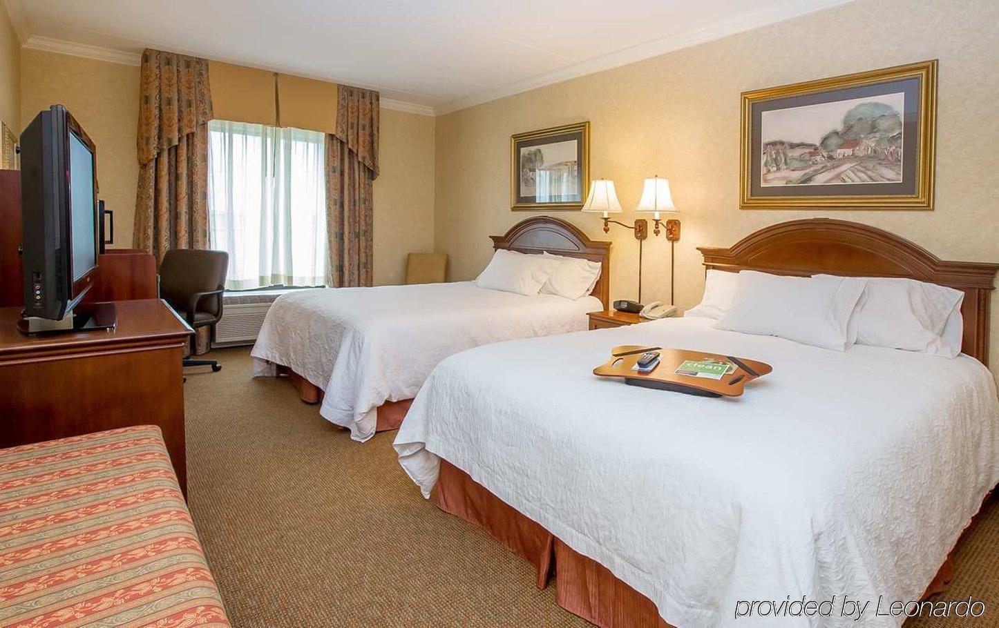 Hampton Inn Coventry-Warwick Area Номер фото