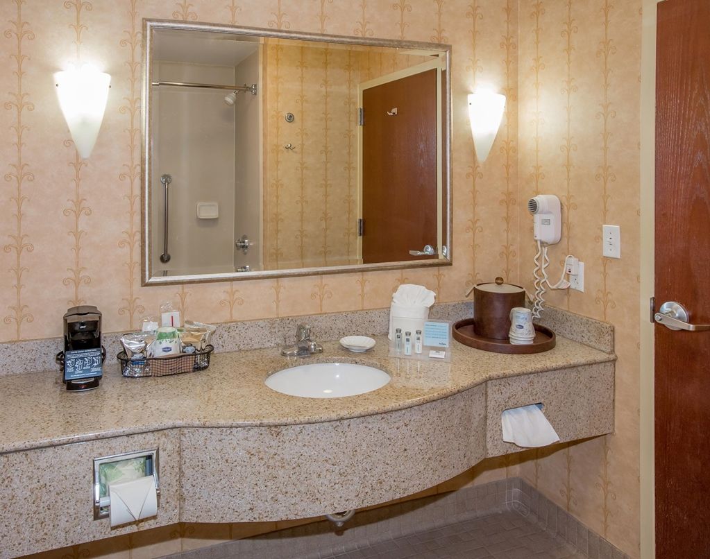 Hampton Inn Coventry-Warwick Area Номер фото
