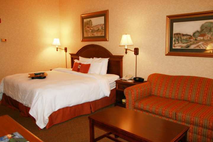 Hampton Inn Coventry-Warwick Area Экстерьер фото