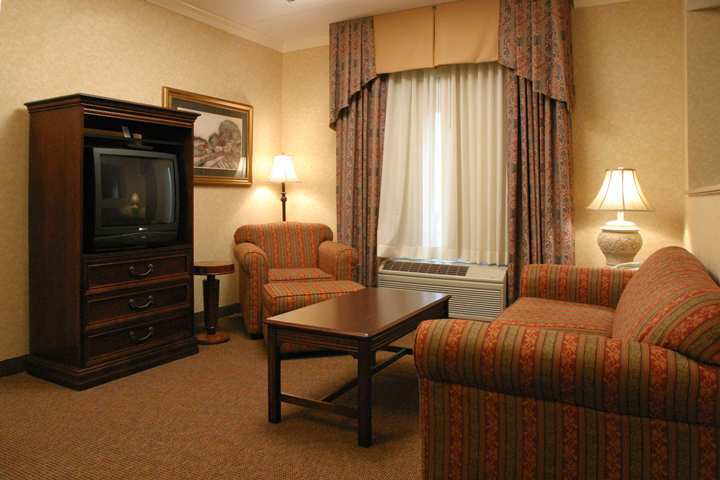 Hampton Inn Coventry-Warwick Area Номер фото