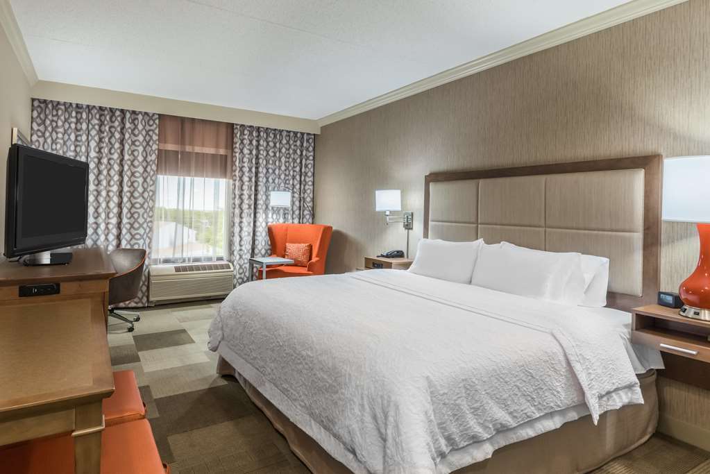 Hampton Inn Coventry-Warwick Area Номер фото